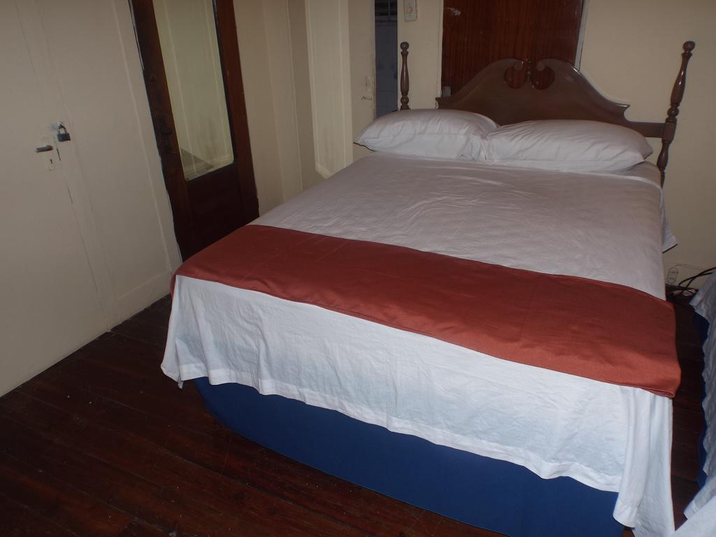 Tropical Court Inn New Kingston Room photo